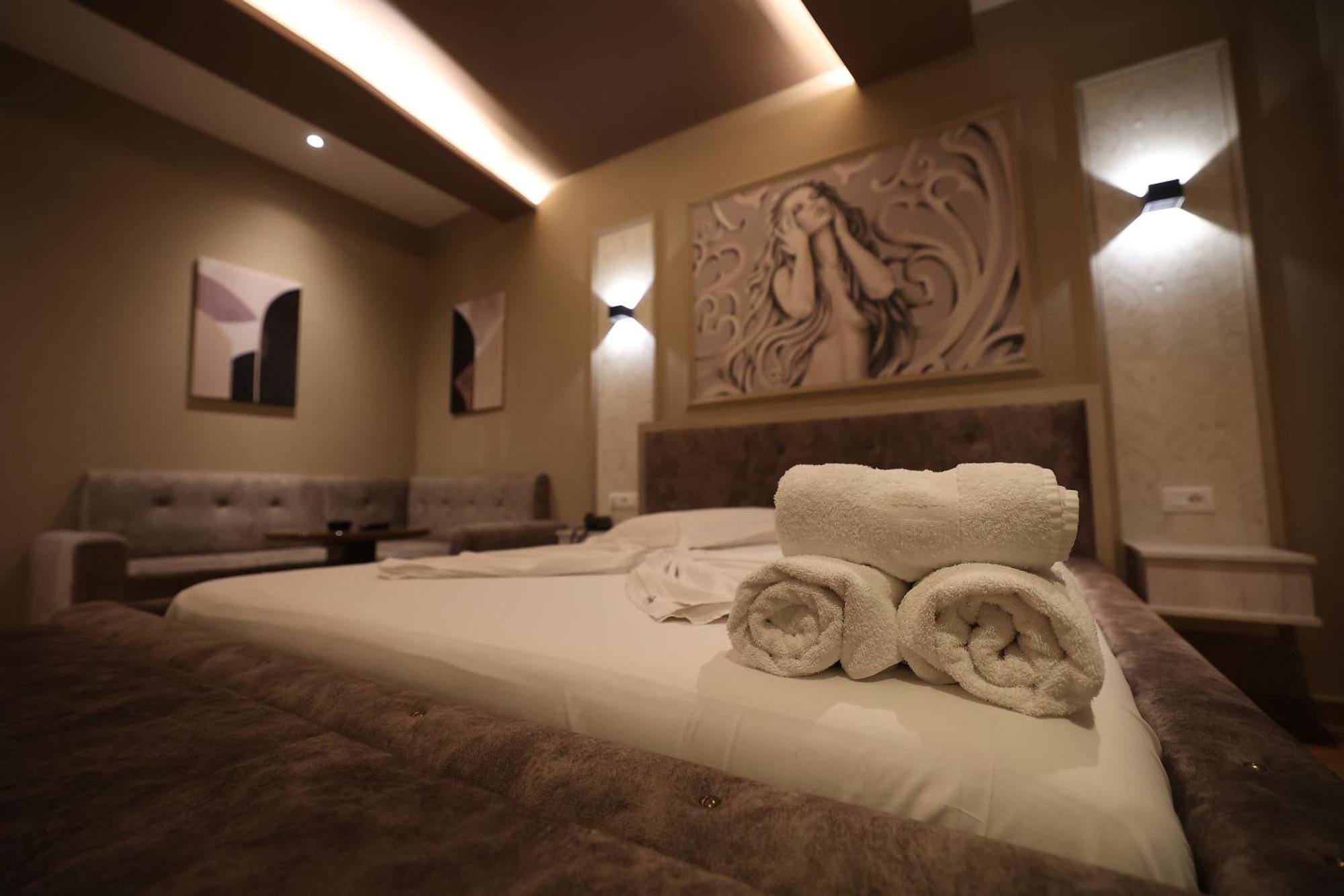Hotel Elvis Mjull-Bathore ภายนอก รูปภาพ
